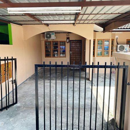 Indah Homestay, Pasir Gudang Johor Экстерьер фото